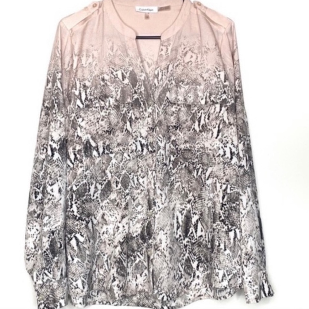 Calvin Klein animal print portfolio button down shirt. Adjustable sleeve.